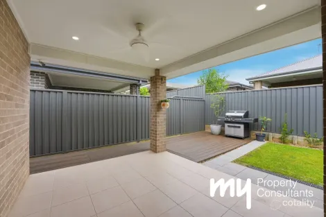 Property photo of 14 Jennings Crescent Spring Farm NSW 2570