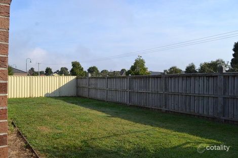 8 Delft Pl, Pakenham, VIC 3810