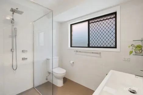 Property photo of 17 Chartwell Drive Benowa QLD 4217