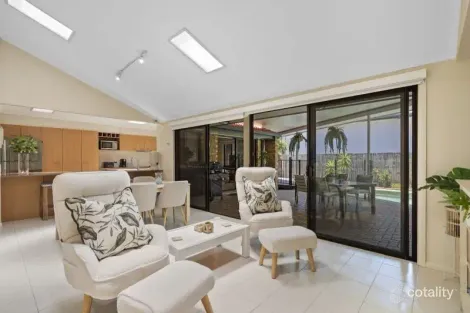 Property photo of 17 Chartwell Drive Benowa QLD 4217