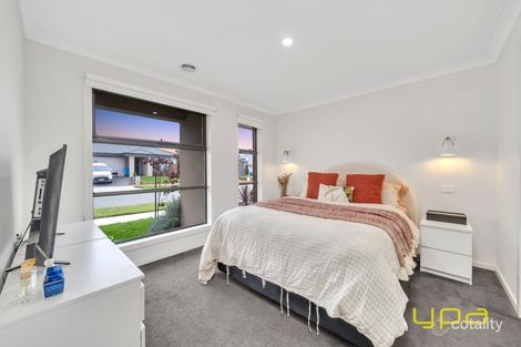 Property photo of 36 Garrard Crescent Clyde VIC 3978