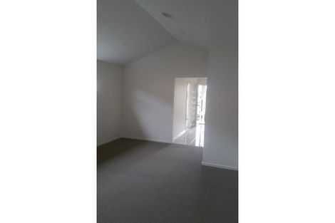 Property photo of 17 Nest Circuit Cranbourne East VIC 3977