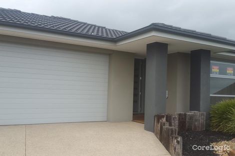 Property photo of 17 Nest Circuit Cranbourne East VIC 3977