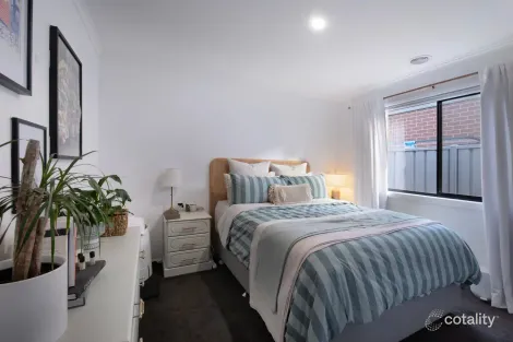 Property photo of 10 Elstead Drive Strathdale VIC 3550