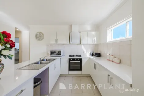 Property photo of 2/10 Reidy Rise Harkness VIC 3337