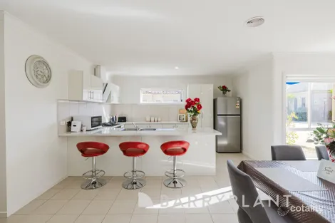 Property photo of 2/10 Reidy Rise Harkness VIC 3337
