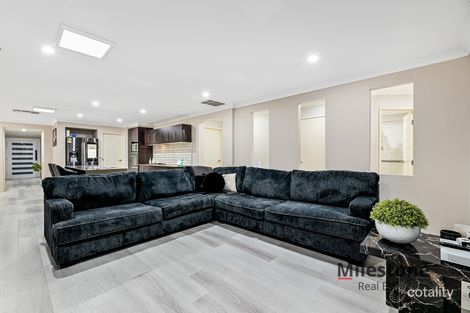 Property photo of 2 Fable Way Cranbourne East VIC 3977