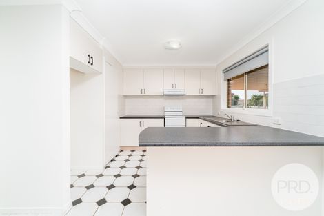 Property photo of 2 Kimba Drive Glenfield Park NSW 2650