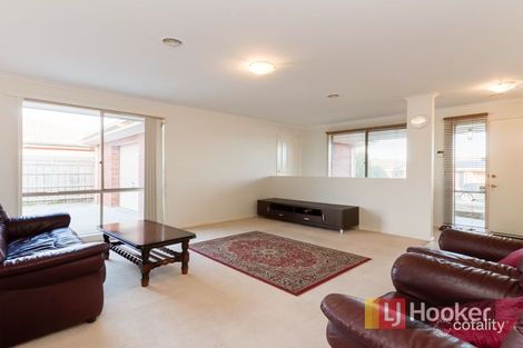 Property photo of 8 Chatham Close Cranbourne East VIC 3977