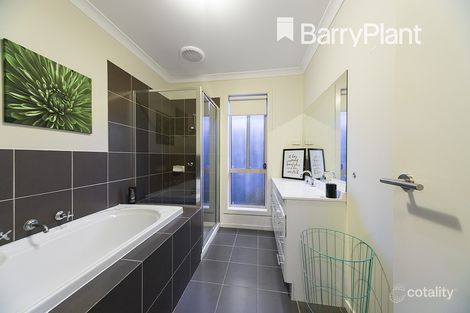Property photo of 24 Grand Central Boulevard Pakenham VIC 3810