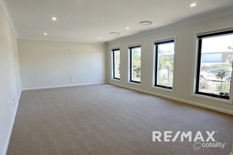 Property photo of 5 Clunies Ross Crescent Lloyd NSW 2650