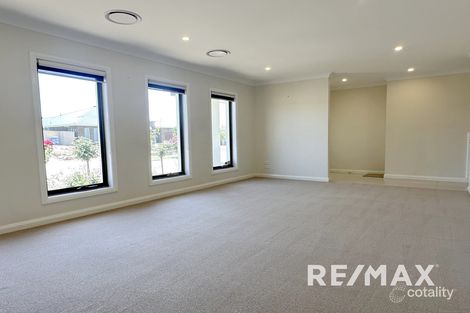 Property photo of 5 Clunies Ross Crescent Lloyd NSW 2650