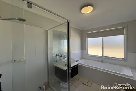 Property photo of 16 Sullivan Circuit Orange NSW 2800