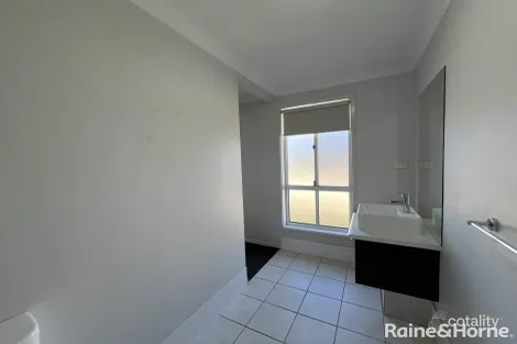 Property photo of 16 Sullivan Circuit Orange NSW 2800