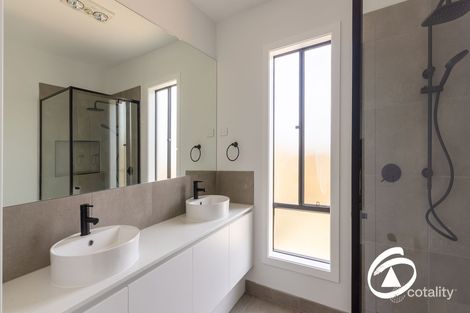 Property photo of 1 Veal Court Clyde North VIC 3978