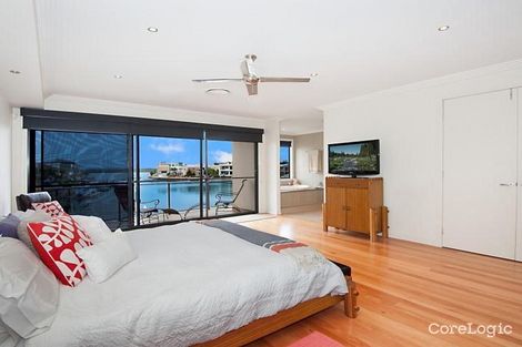 Property photo of 32 The Sovereign Mile Paradise Point QLD 4216
