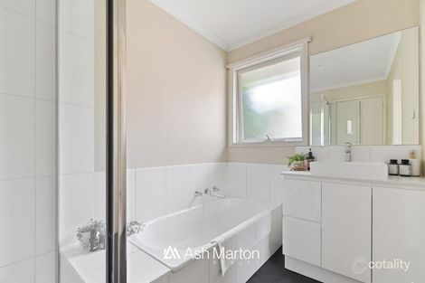 Property photo of 8 Lulworth Place Frankston VIC 3199
