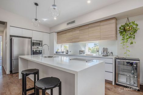 Property photo of 2/36 Shoveller Avenue Paradise Point QLD 4216