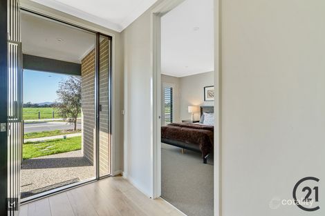 Property photo of 30 Mapleshade Avenue Clyde North VIC 3978