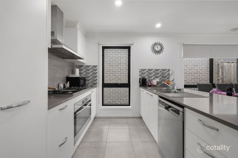 Property photo of 14 Scotland Circuit Cranbourne West VIC 3977