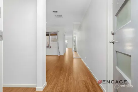 Property photo of 2/9 Starflower Way Truganina VIC 3029