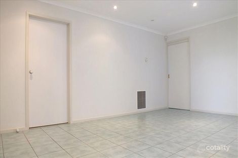 Property photo of 9 Edgewater Circuit Cairnlea VIC 3023
