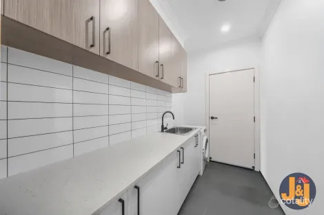 Property photo of 25 Splendid Road Donnybrook VIC 3064