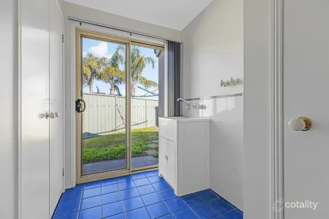 Property photo of 16 Woodlands Circuit Echuca VIC 3564