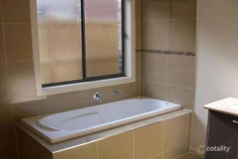 3 Staffordshire Pl, Lyndhurst, VIC 3975