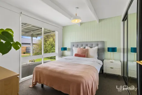 Property photo of 18 Meadow Avenue Rye VIC 3941