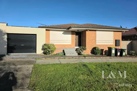 2/18 Ashleigh Cres, Meadow Heights, VIC 3048