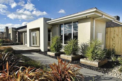 Property photo of 13 Mandalay Circuit Beveridge VIC 3753