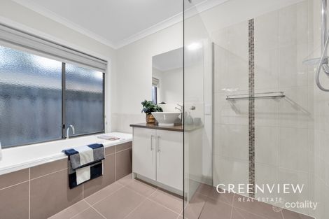 Property photo of 30 Crestway Drive Cranbourne North VIC 3977