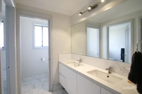 Property photo of 4 Camellia Place Orange NSW 2800