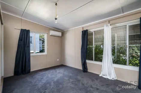 Property photo of 4 Hillview Avenue Newtown QLD 4350