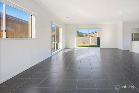 Property photo of 20 Roundhay Crescent Point Cook VIC 3030