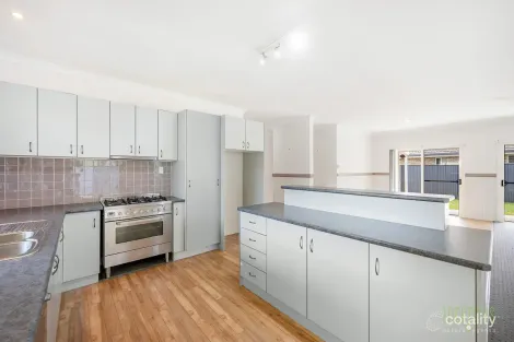 Property photo of 4 Gardenia Crescent Kin Kora QLD 4680