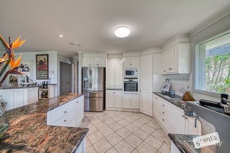 Property photo of 41 Edrington Park Drive Berwick VIC 3806