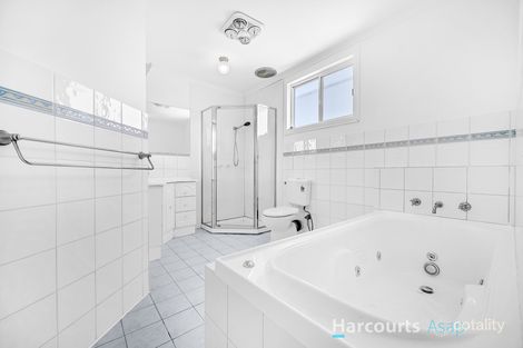 Property photo of 21 Sweet Gum Avenue Narre Warren VIC 3805