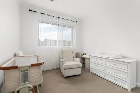 Property photo of 32 Janoli Street Mickleham VIC 3064