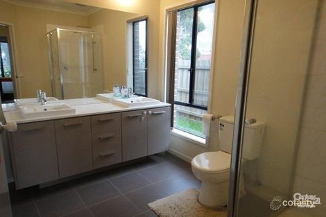 16 Sandalwood Dr, Pakenham, VIC 3810