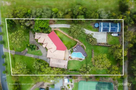 Property photo of 18 Kingsway Drive Molendinar QLD 4214