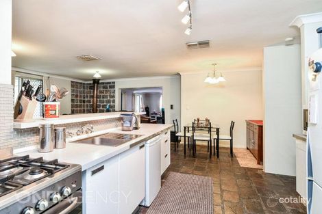 Property photo of 10 Farrer Place Thornlie WA 6108