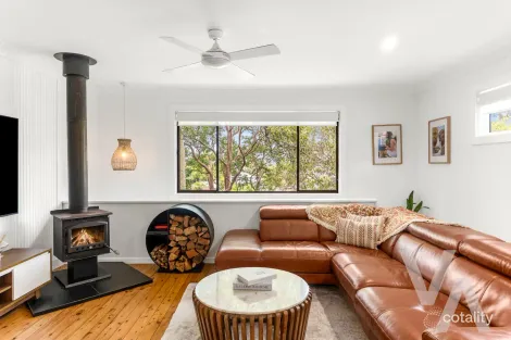 28 Jamboree Cl, Fennell Bay, NSW 2283