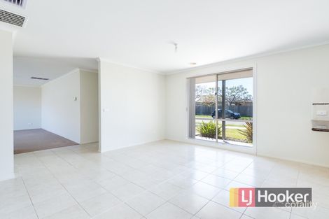 Property photo of 4 Honeyeater Way Pakenham VIC 3810