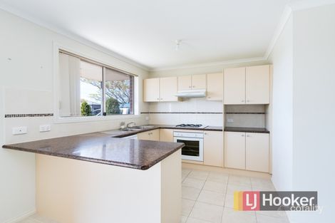 Property photo of 4 Honeyeater Way Pakenham VIC 3810