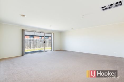 Property photo of 4 Honeyeater Way Pakenham VIC 3810