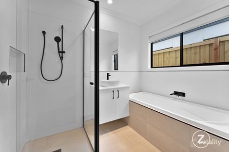 Property photo of 24 Stonneyburn Road Thornhill Park VIC 3335