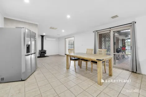 Property photo of 8 Beryl Court Narre Warren VIC 3805