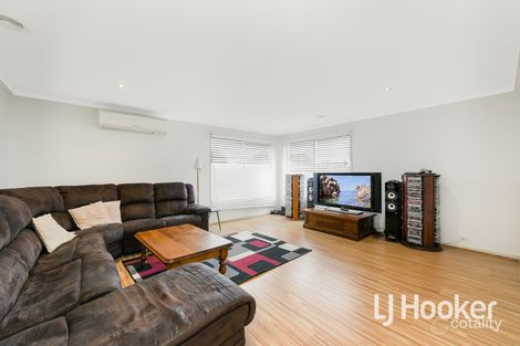 Property photo of 40 Taplan Crescent Cranbourne West VIC 3977